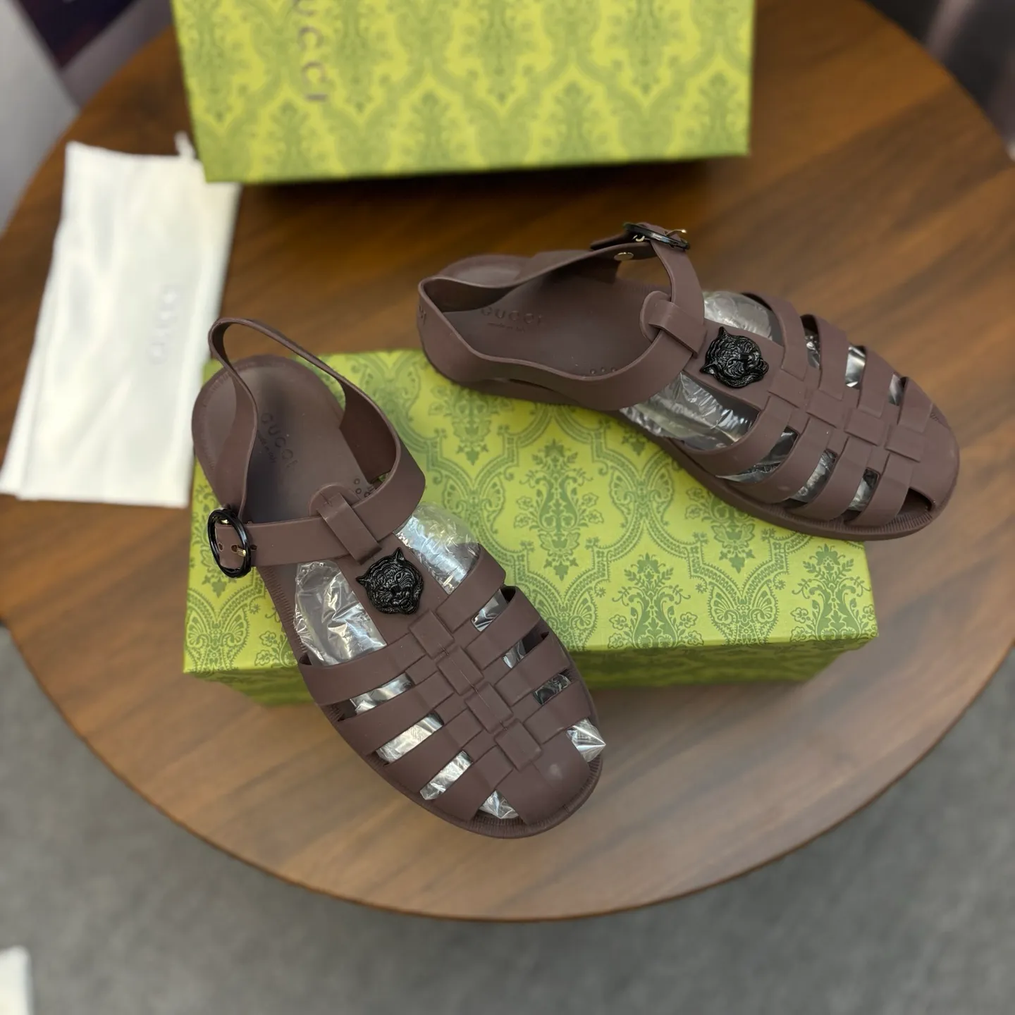 Men's shoes 260💰 [Gucci] Counter quality, top-quality original goods, real photos! Original TPU material, fine workmanship, comfortable; genuine 1:1 replica Size: 36 ~ 46